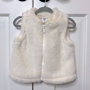 Baby girl Old Navy size 6-12M cream/white faux fur vest.